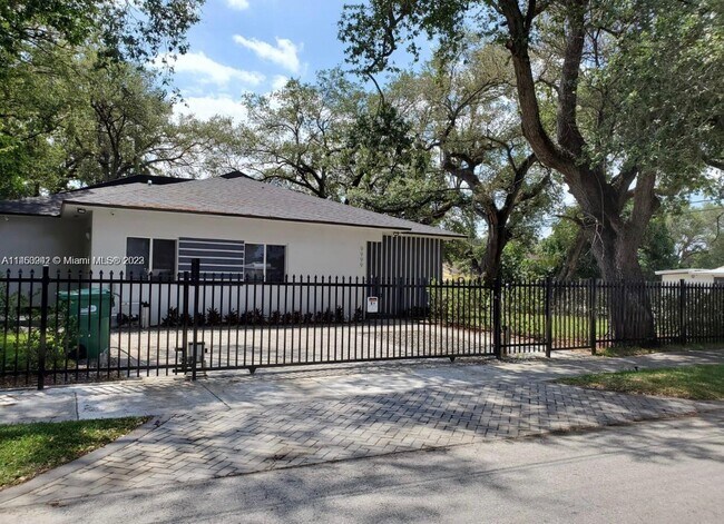 Building Photo - 9999 NW 23rd Ave