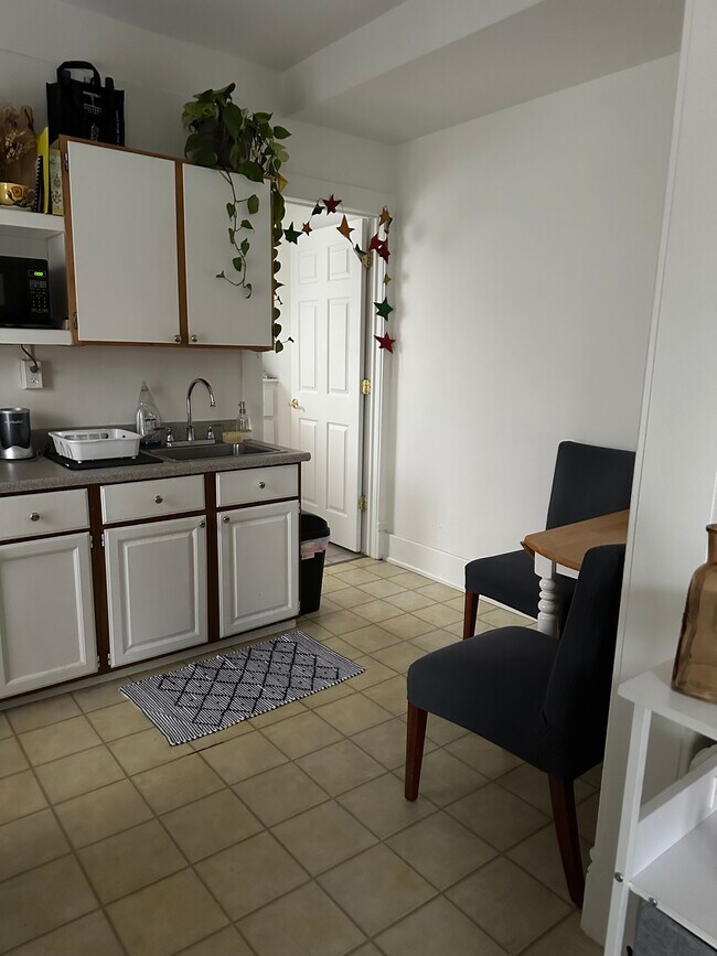 Foto del edificio - 723 Lawrence St - Utilities Included