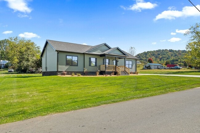 Building Photo - 105 Bishop Hollow Rd