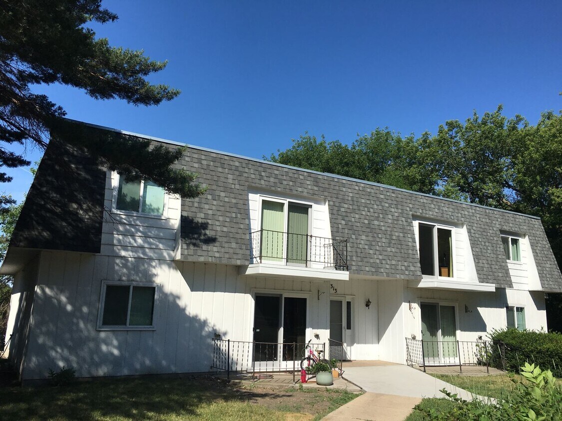 313 4th St NW Apartment for Rent in Watertown, SD
