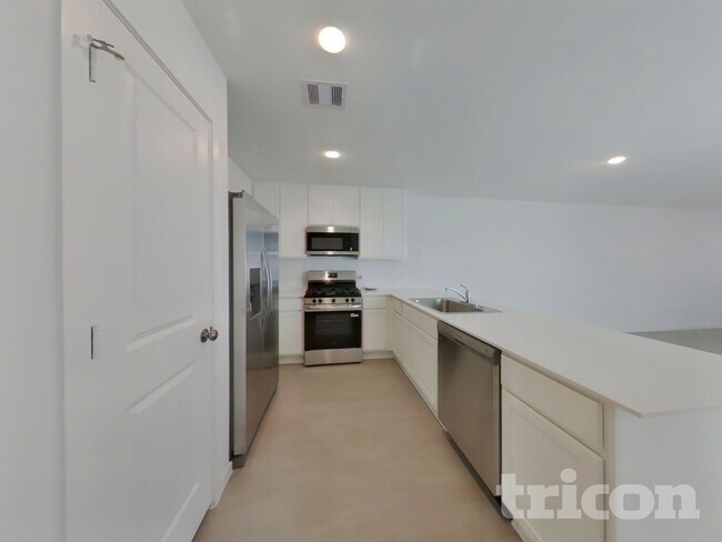 Foto del edificio - 1718 Serenity Moon Dr