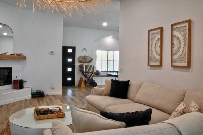 Building Photo - 52815 Avenida Alvarado