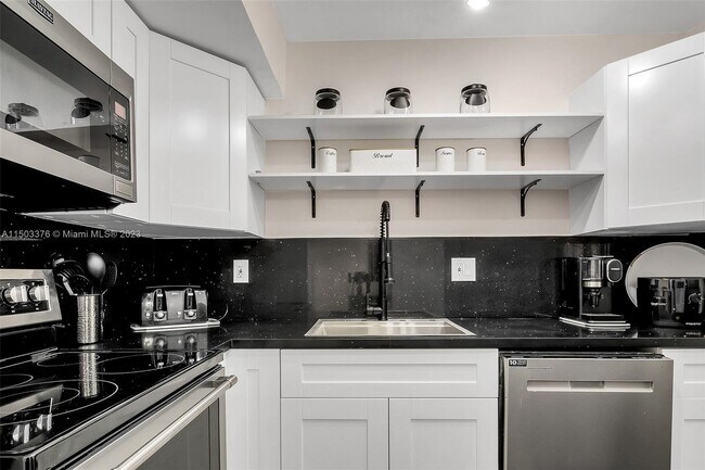 Foto del edificio - 9700 E Bay Harbor Dr