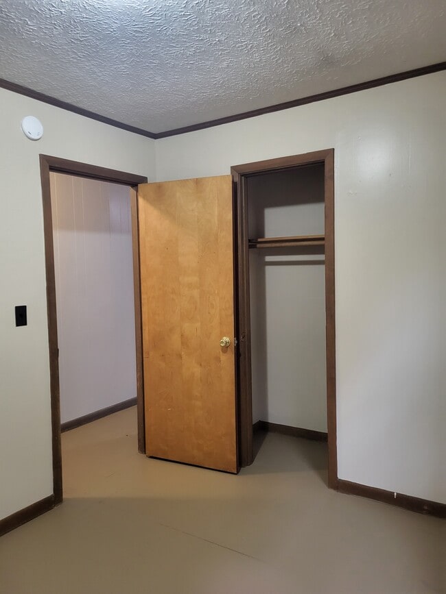 Building Photo - 1412 Deck Hill Rd