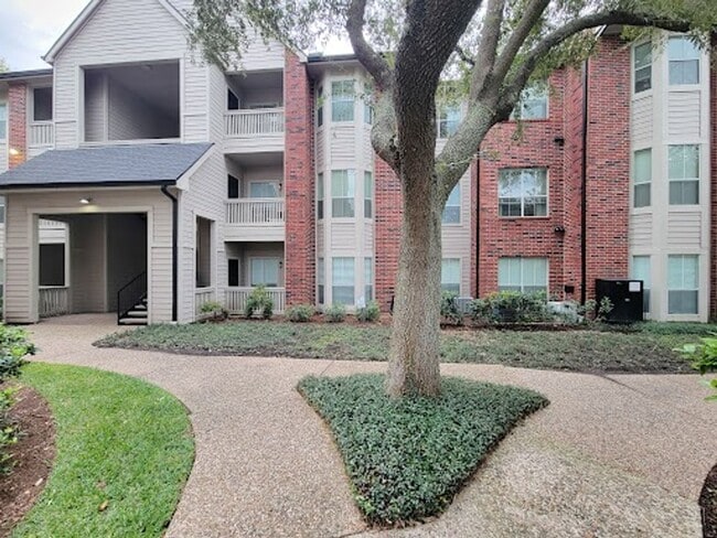 Beautifully Updated 2-Bedroom, 1-Bath Condo! - Beautifully Updated 2-Bedroom, 1-Bath Condo!