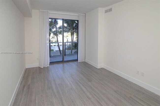 Foto del edificio - 2960 NE 207th St