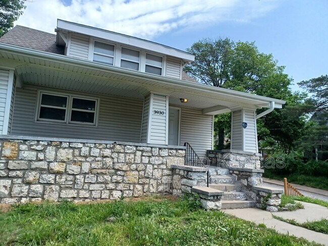 Building Photo - 3930 St John Ave
