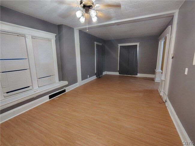 Building Photo - 147 E Matson Ave