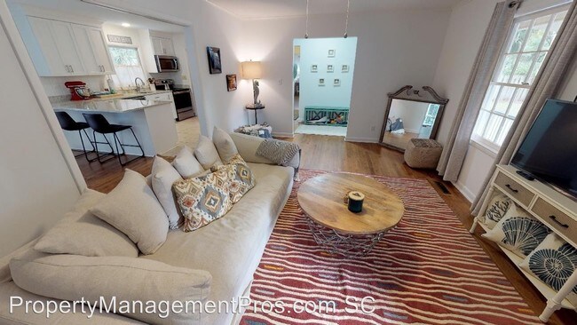 Foto del edificio - 3 br, 2 bath House - 10 Myrtle Ln