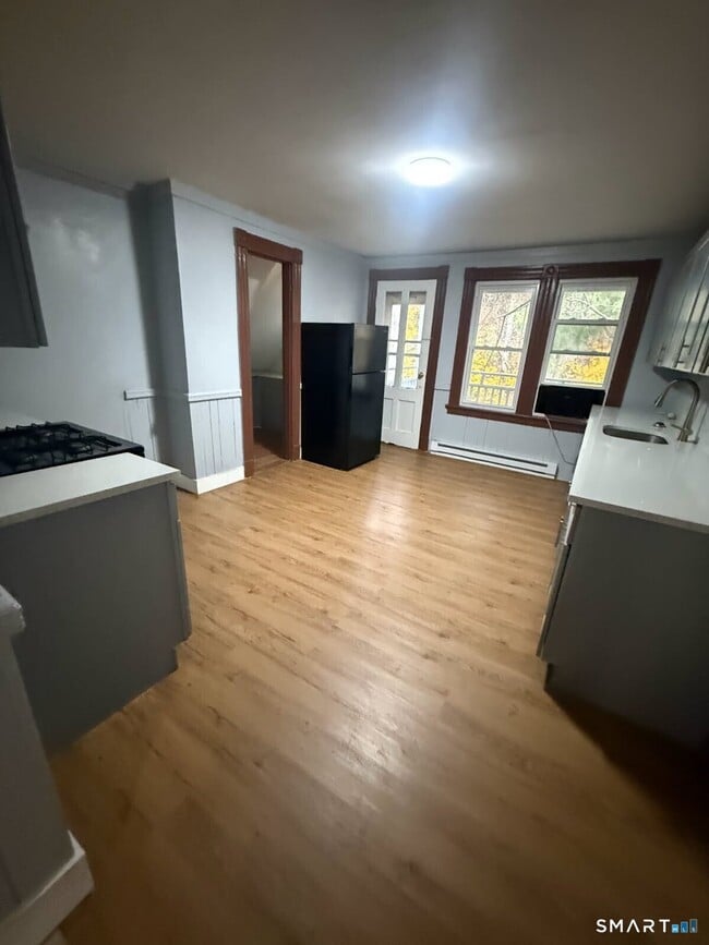 Foto del edificio - 300 Willow St