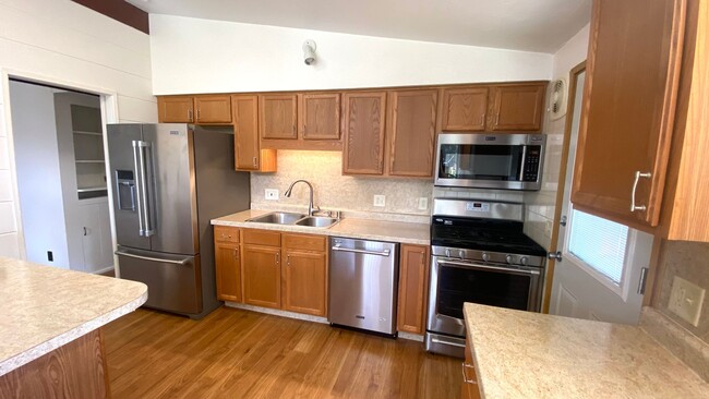 Foto del edificio - COMINF SOON. 11/14.  Beautiful 3 Bedroom, ...