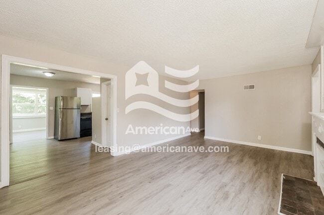 Foto del edificio - 904 E 84th Terrace