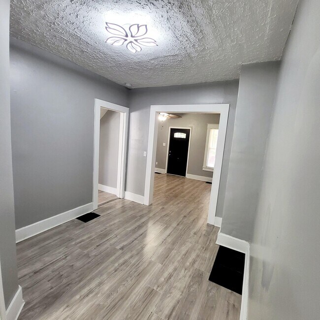 Dining area - 1412 Beech St