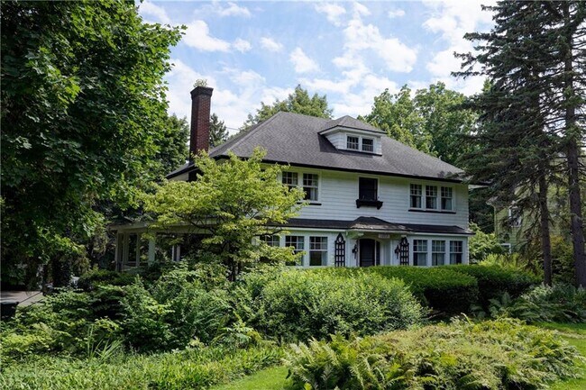 Building Photo - 1363 Highland Ave
