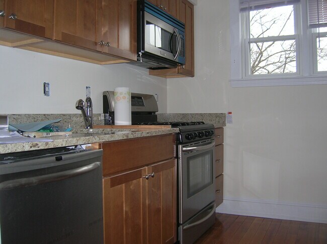 Building Photo - 520 Medford St