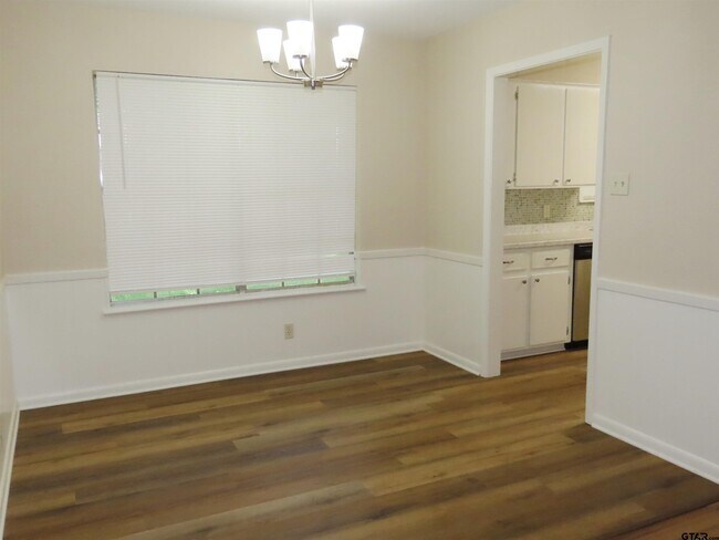 Foto del edificio - 3316 McDonald Rd