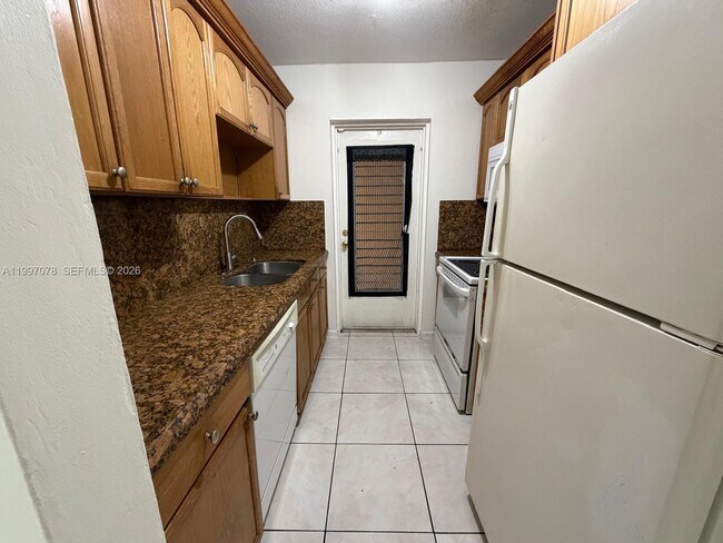 Foto del edificio - 8704 NW 35th St