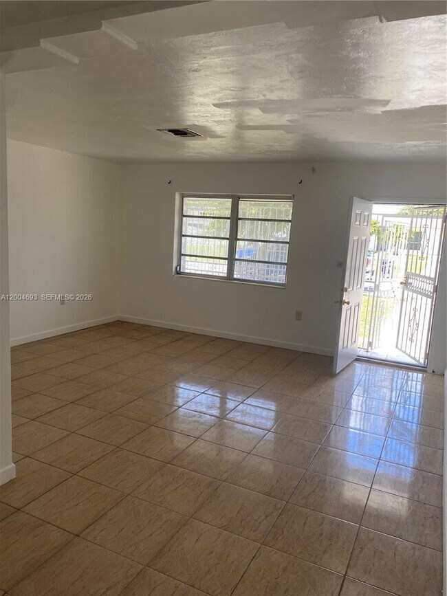 Foto del edificio - 14315 NW 12th Ave