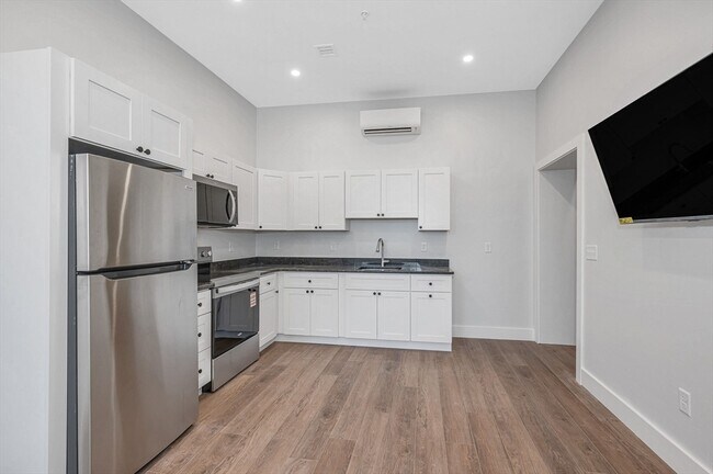 Foto del edificio - 241 W 6th St