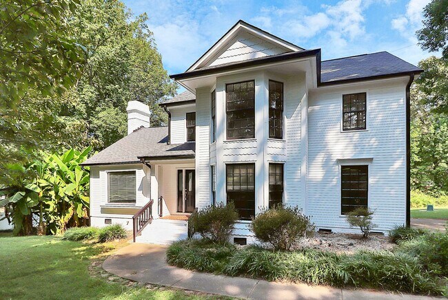 Building Photo - Nestled in a quiet, established Matthews n...
