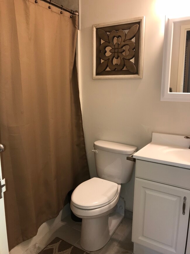 Bathroom 1 with Shower tub - 150 Orleans St