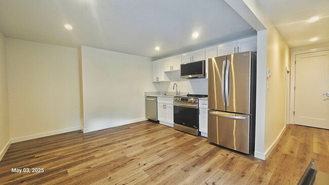 Building Photo - Modern  Studio, 1 Bath in Prime Roosevelt ...
