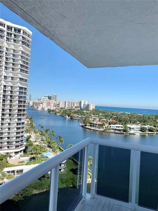 Foto principal - 20515 E Country Club Dr