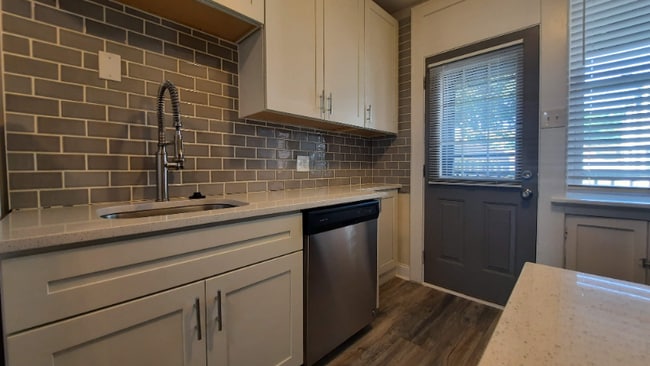 Building Photo - 1003 Art Hill Pl