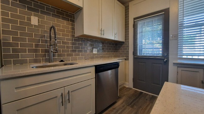 Foto del edificio - 1003 Art Hill Pl