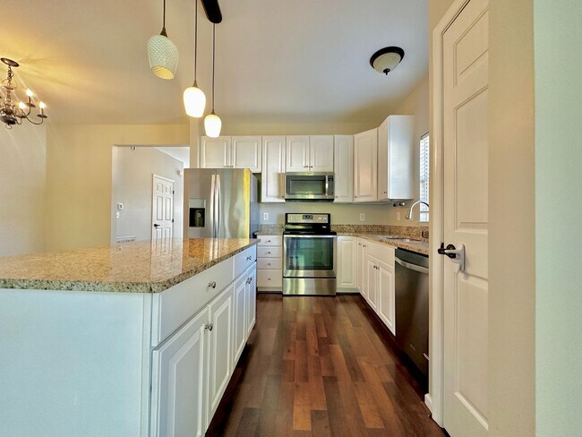 Foto del edificio - Beautiful 3 Bed 2.5 Bath Townhome Minutes from Cool Springs