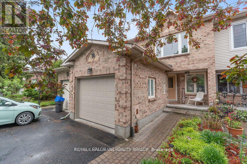 Primary Photo - 10 Baton Ct
