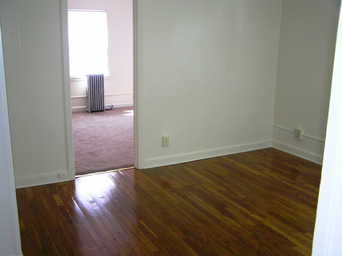 Primary Photo - 336 Main St