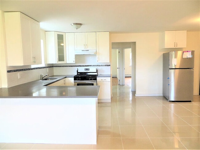 Foto del edificio - 3521 Tiemann Ave