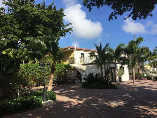 Exterior - 2300 NE 6th Ave