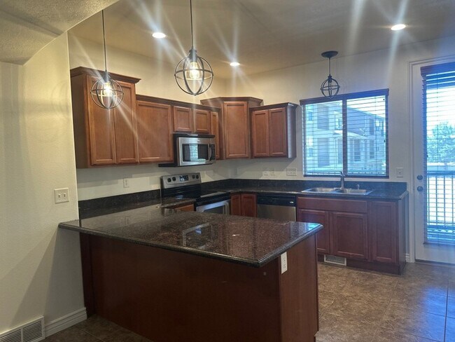 Building Photo - 7329 Shelby View Dr