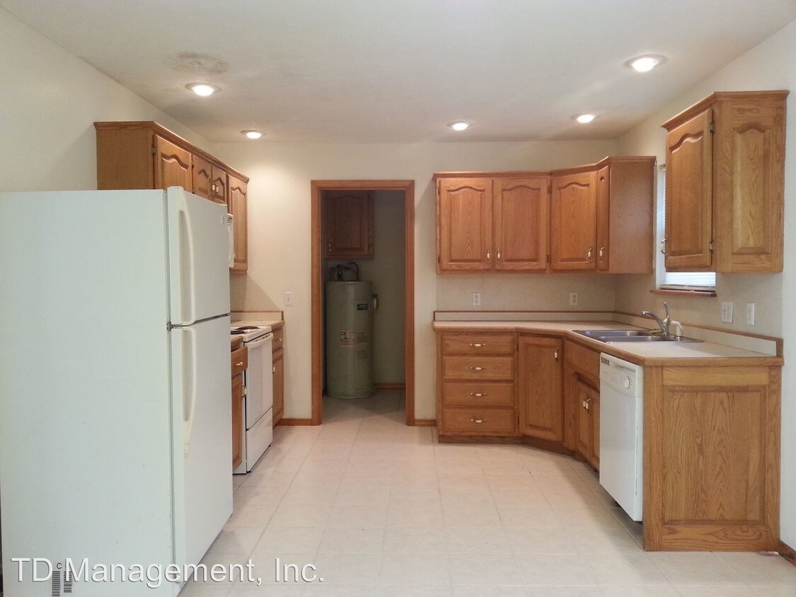 Primary Photo - 2 br, 1 bath House - 303 Greystone