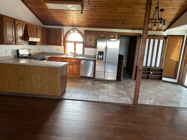 Building Photo - 5963 W Chadwick Rd