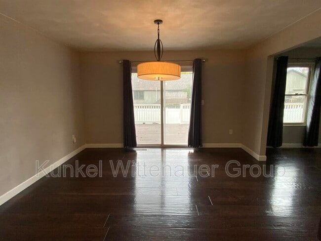 Building Photo - 1721 Spruce Hill Dr