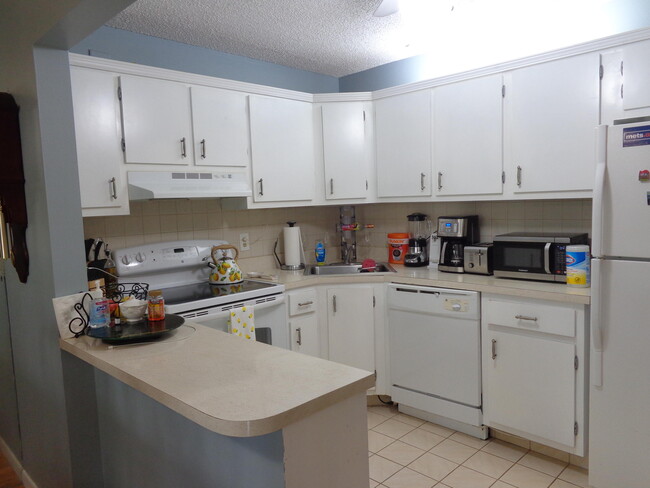 Foto del edificio - 5931 Whispering Pine Way