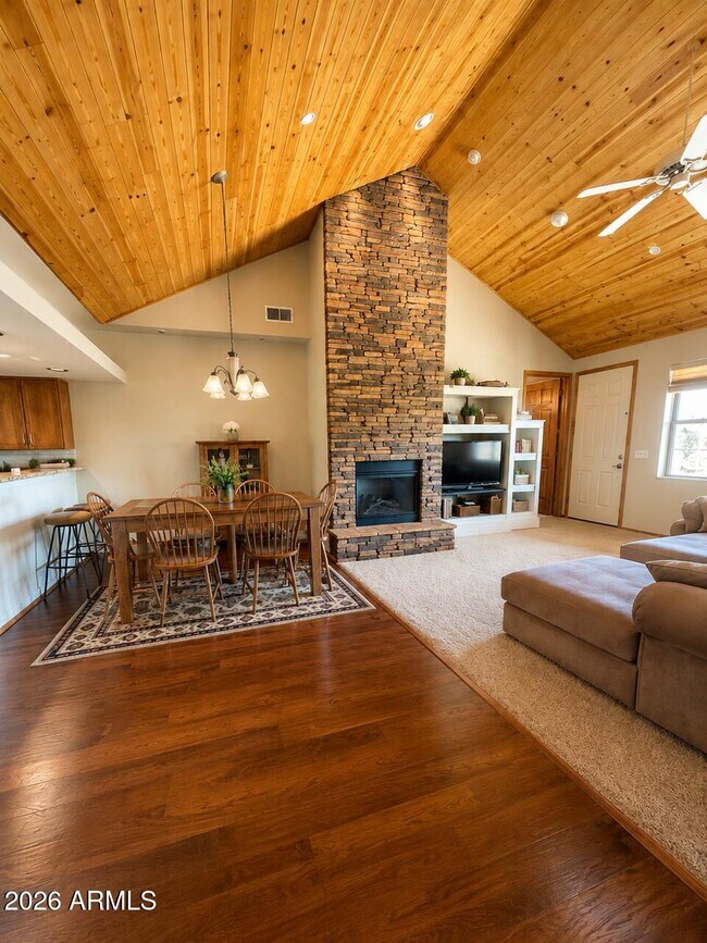 Building Photo - 805 N Grapevine Cir