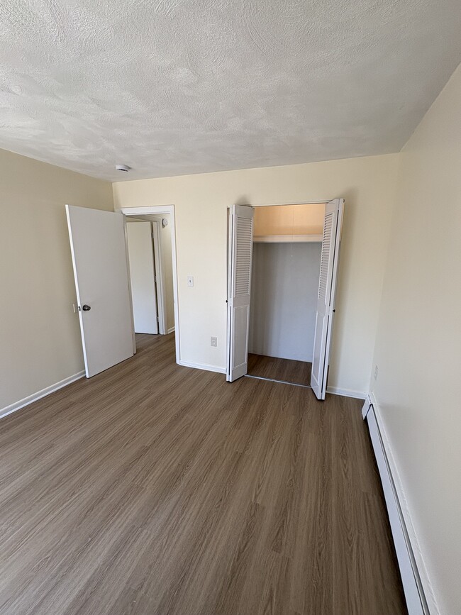 Building Photo - APTS in Everett, Malden, Chelsea & Boston
