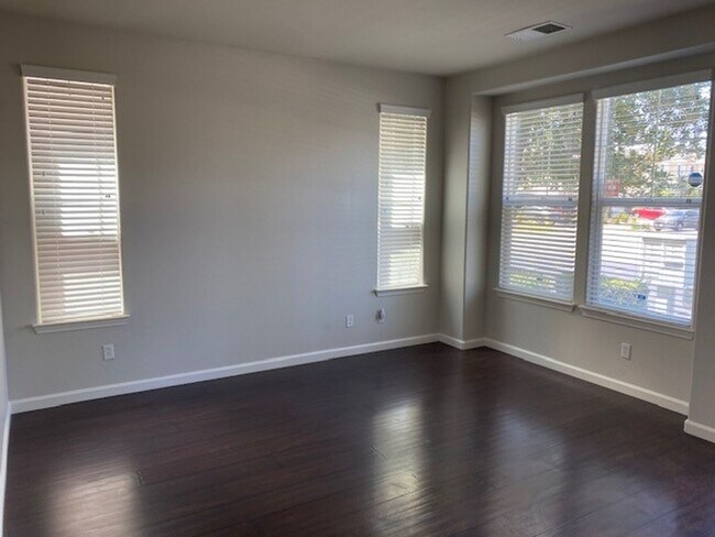 Foto del edificio - Cute Roseville home walking distance to Ki...