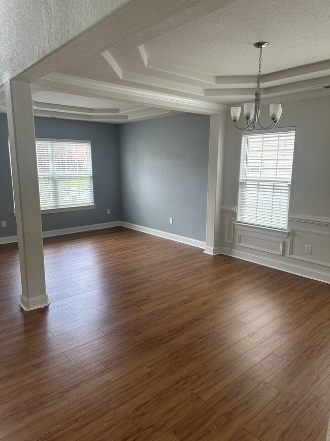 Building Photo - 1529 Drumheller Dr