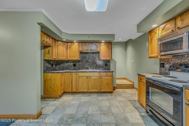 Building Photo - 443 14th Ave