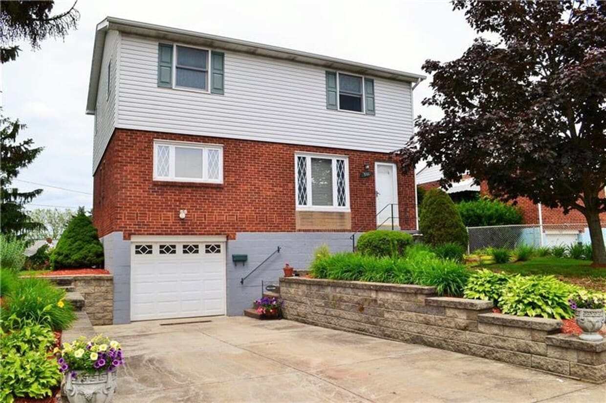 Primary Photo - 5Bed | 2bath Home in West Mifflin, PA
