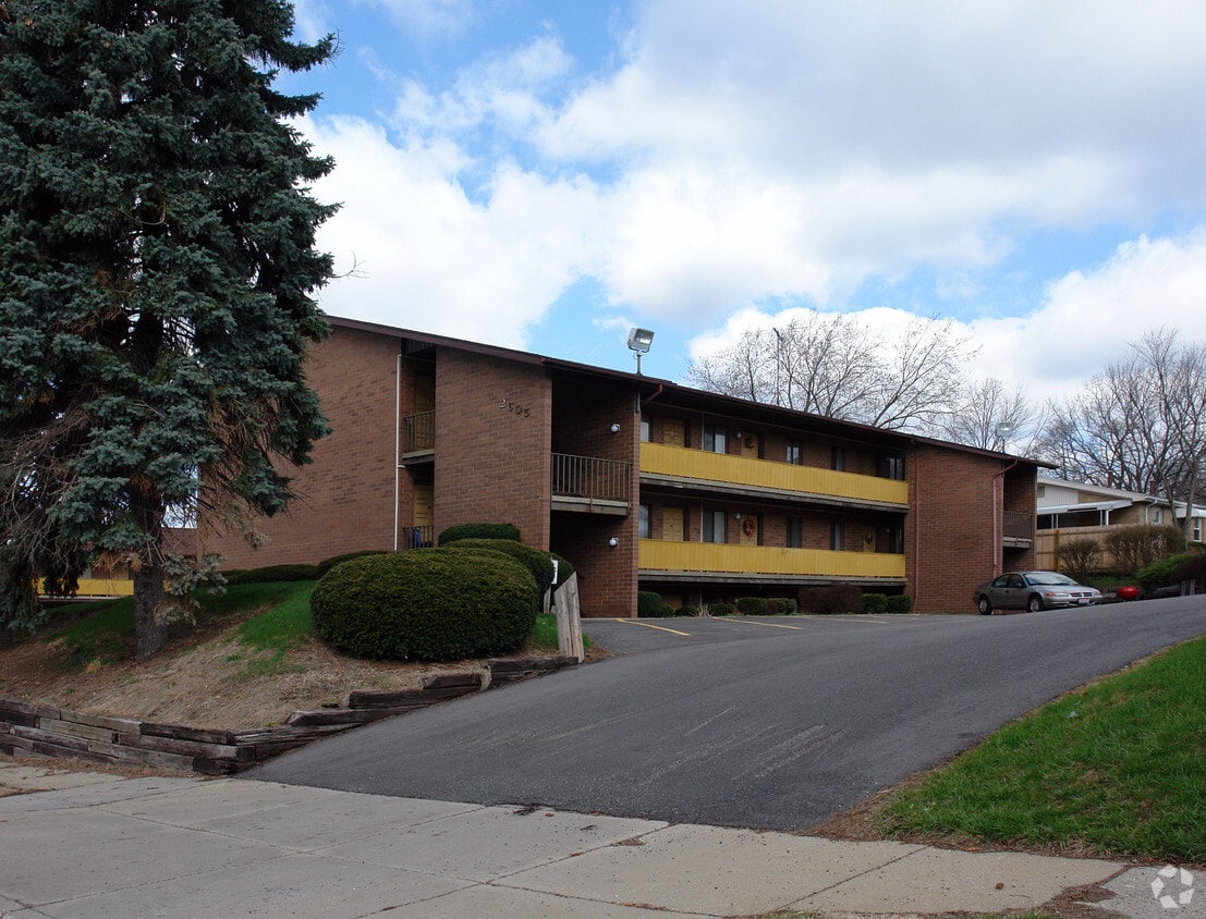 Primary Photo - 2605 Terrace Ave