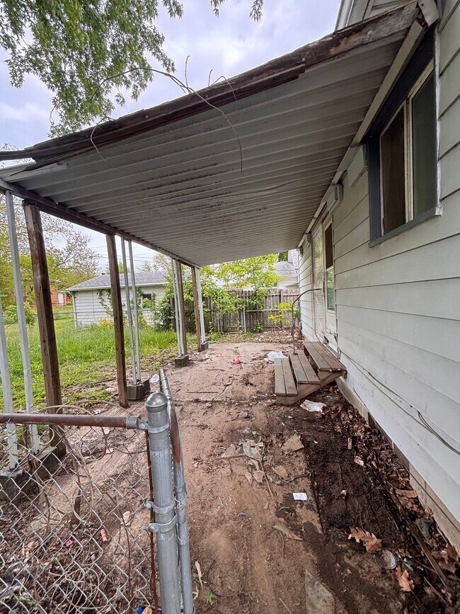 Foto del edificio - 2648 E Prairie St