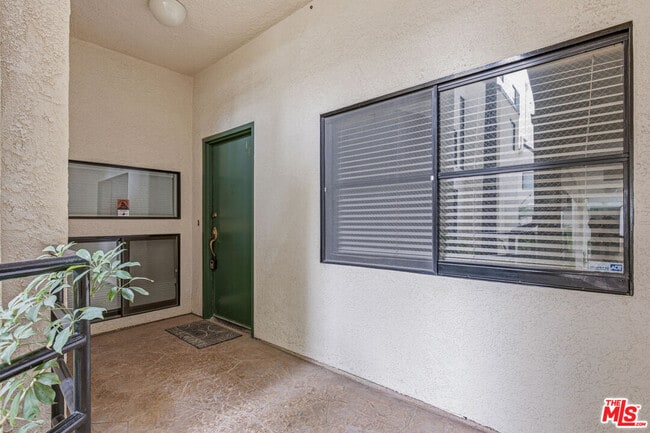 Foto del edificio - 11636 Montana Ave