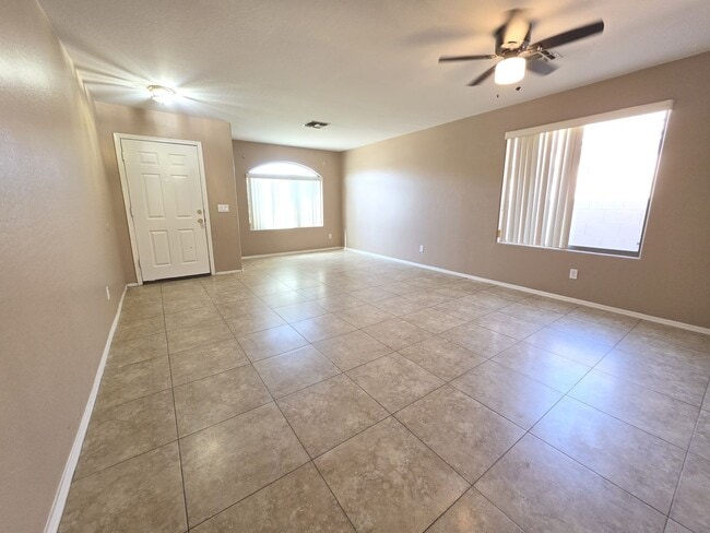 Building Photo - San Tan Heights