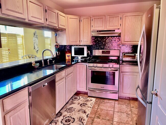 Kitchen - 66 Duke St